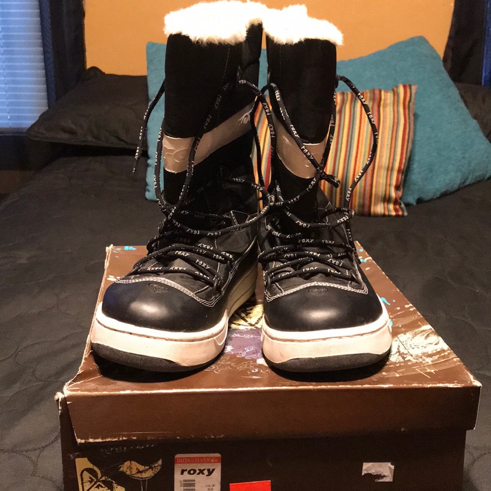Snow boots